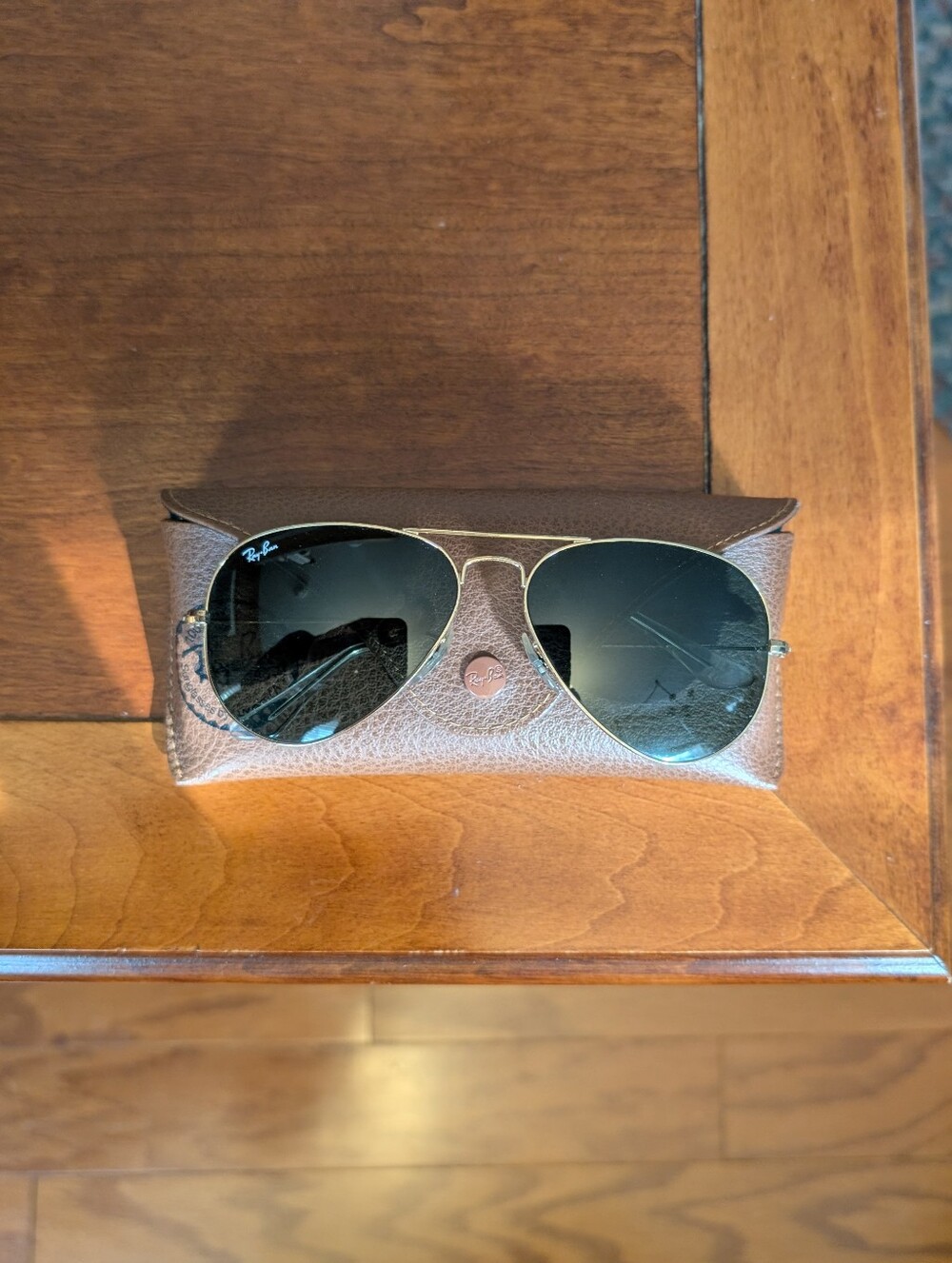 Ray-Ban Men’s Aviator Sunglasses in Black and Gold RB3025 L0205